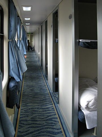 T99 100 Hard Sleeper Car.jpg by Baycrest, CC-BY-SA-2.5